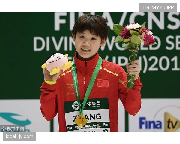 张家齐训练完偷偷吃炸鸡被拍，这届跳水小花也太真实了吧