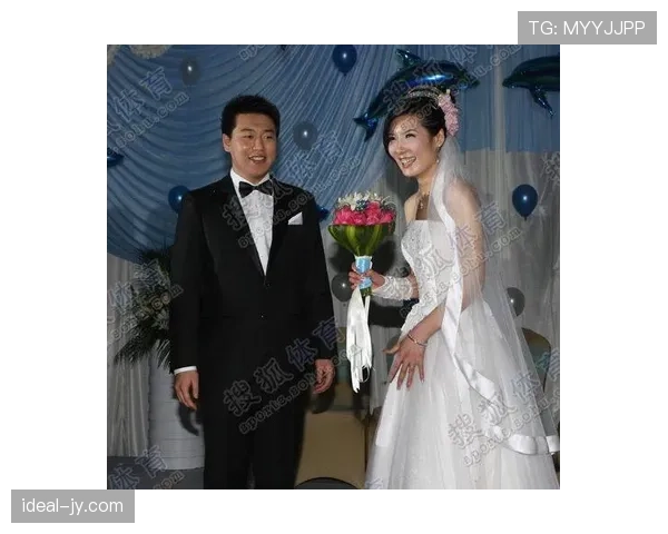 杜丽手里那个包，普通人真没资格碰，光这点就够让朋友圈炸开锅了